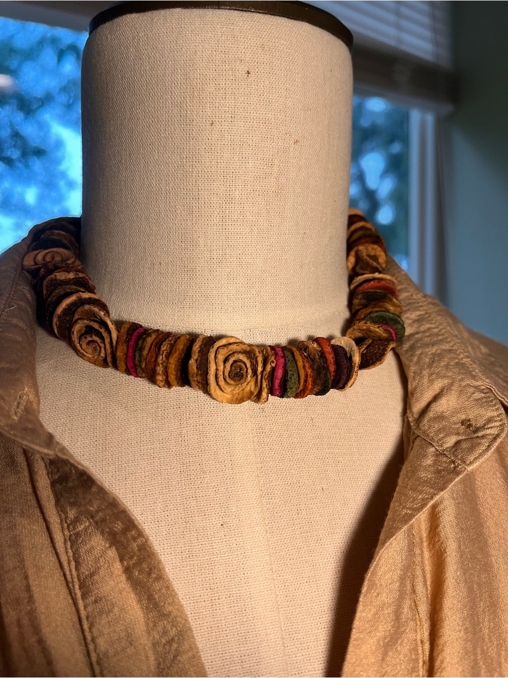 Handcrafted Multicolor Rose Disc Choker Necklace